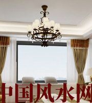 湖北卧室镜面吊顶影响夫妻财运？